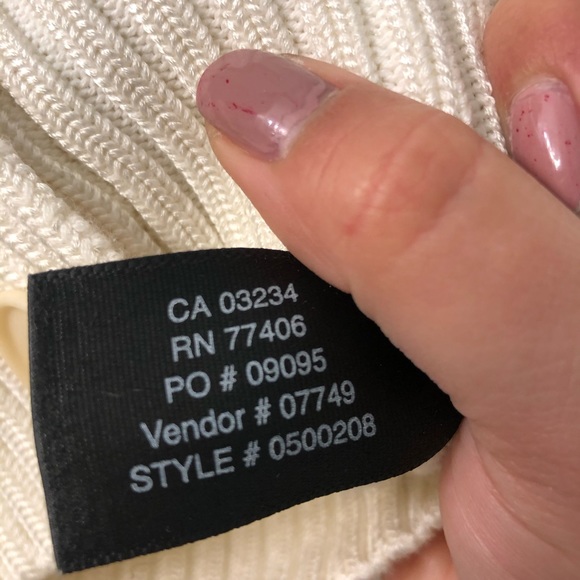 Club Monaco cropped cardigan - Picture 4 of 8